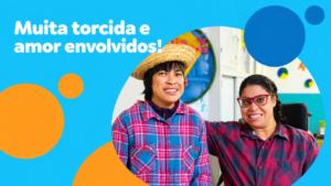 Banner em fundo azul com a frase “Muita torcida e amor envolvidos!” e foto de duas pessoas sorrindo, usando roupas xadrez em clima de festa junina, em um ambiente decorado com elementos coloridos.